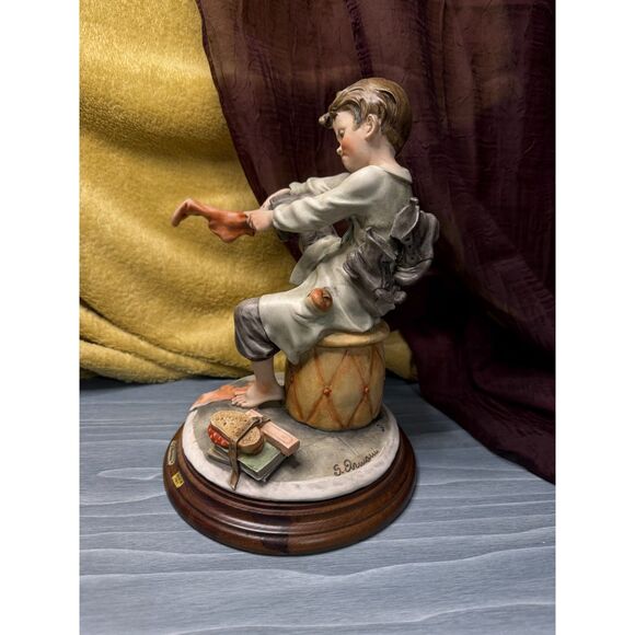 Giuseppe Armani 9" Figurine, “Boy Putting on Sock” – Florence Collection, Italy - Picture 13 of 15